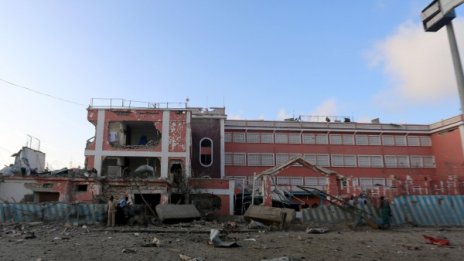 Трима души са убити при взрив на кола бомба в Могадишу