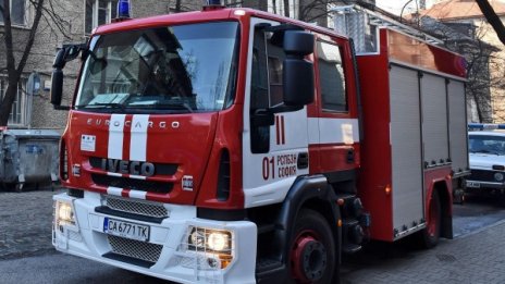 Пожар горя в "Люлин", трима пострадаха