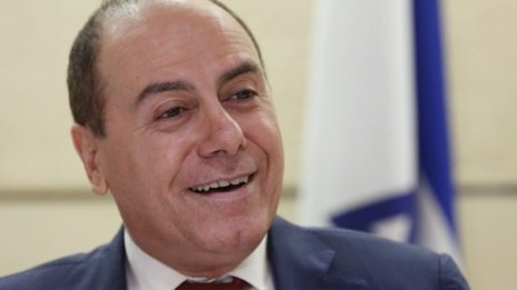 Израелският вицепремиер Силван Шалом подаде оставка