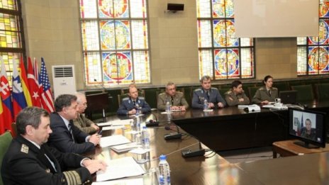 Ненчев поздрави военните ни зад граница 