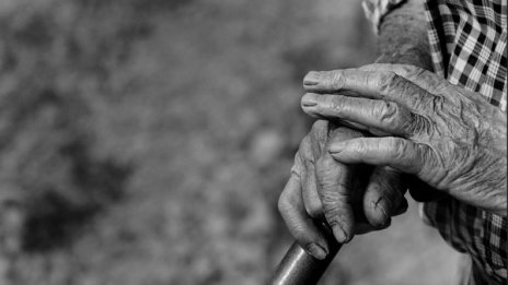 84-годишен дядо преби жестоко млад мъж