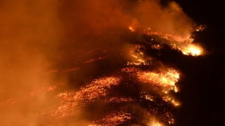 3 специализирани самолета потушават пожари в Испания