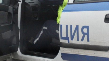 Млад мъж се заби в дърво с колата си и загина 