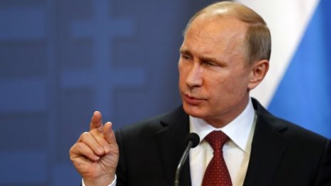 Путин прати своя снимка и руското знаме на дете