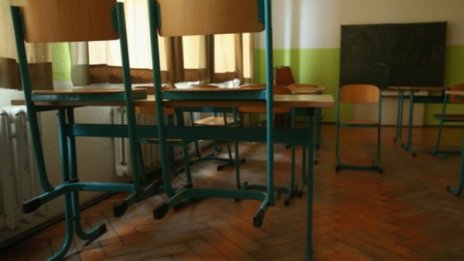 Уволниха школски шеф заради фиктивни ученици