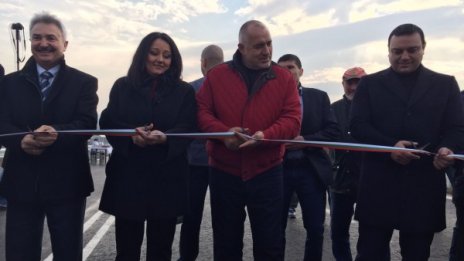 Борисов реже ленти и на Север: Пусна 13 км край Монтана!
