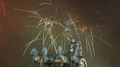 Фойерверки за 2016-та - от Сидни до Ню Йорк