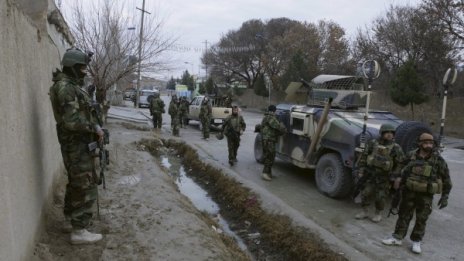 Самоубийствен атентат е извършен до летището в Кабул