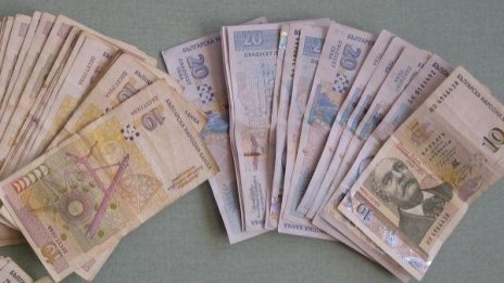 Родители могат да намалят данъка си, връщат им 20 лв. за дете