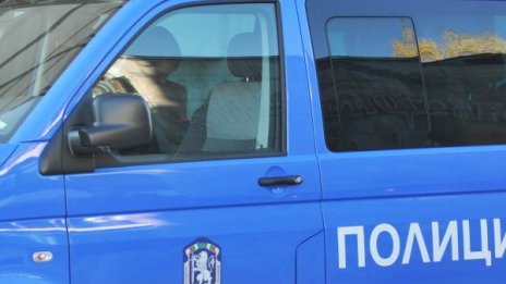 Микробус се обърна, 44-годишен загина