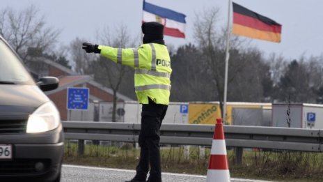 След 1 млн. мигранти Европа отново е разделена от граници