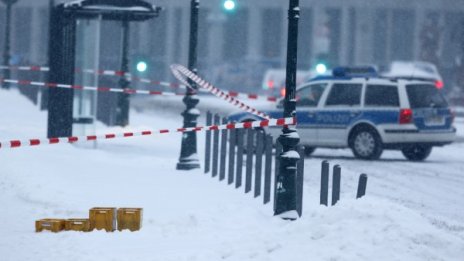 Отцепиха офиса на Меркел заради подозрителен пакет