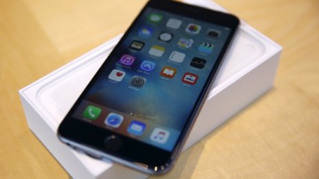 Apple махат гнездото на слушалките от iPhone