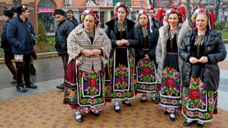 Протест в носии срещу кмета на Сливен