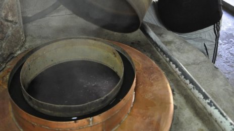 Домашната ракия е двойно по-опасна от купешката