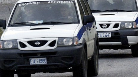Полицията е по петите на българката, свързана със замразения труп