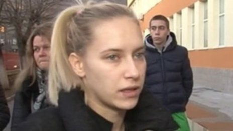 Единият го държеше, другият го биеше...