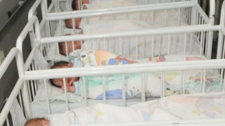 За първи път: Роди се бебе на бездомници в Бургас