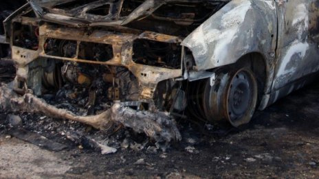 Лек автомобил изгоря в Ямбол