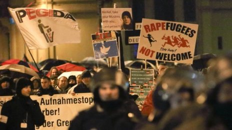 Германски кмет изпрати автобус с бежанци при Меркел