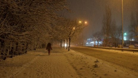Оранжев код за снеговалеж в 8 области в страната