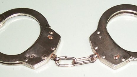 Задържаха двама за побоя над журналиста в Поморие