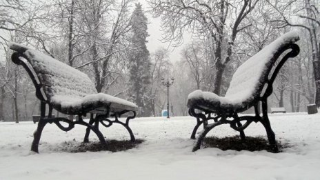 Валежите продължават, през деня ще застудява