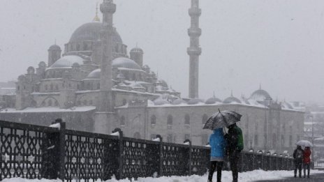 Сняг и студ сковаха Истанбул, Тунджа заля Одрин