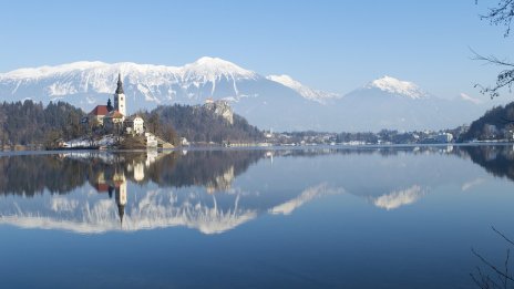 Защо Словения принуждава шефовете да дават на всеки работник по 640 евро за Коледа?