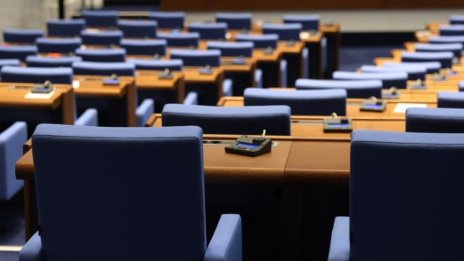 Парламентът се събира утре на извънредно заседание за горивата