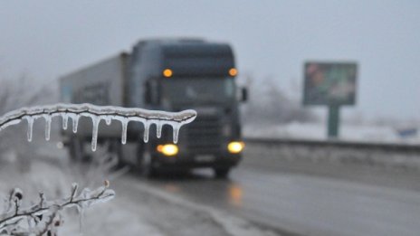 Опашка от камиони се е образувала на "Дунав мост"