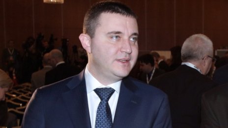 Ръстът на заплатите отива в спестявания, рече Горанов