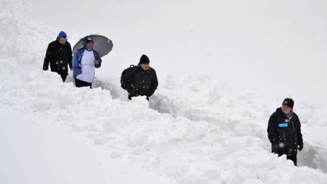Спасиха 9 души с дете от преспите край Търново
