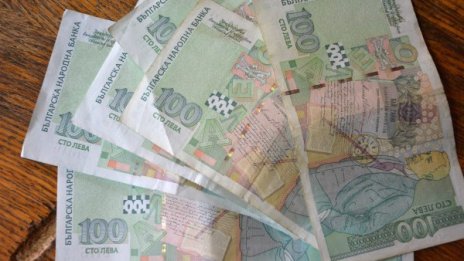 81-годишна даде почти 6 бона за "ценни документи"