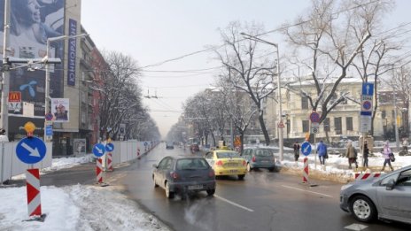 Ограждения и стеснени платна &ndash; работата по метрото тръгна!