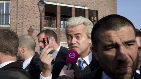 Вилдерс дава спрейове на жени, да се бранят от мюсюлмани