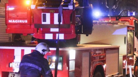 Двама души загинаха при пожар в село в Смолянско
