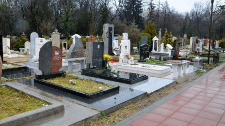 Място за гробове няма – в София, Пловдив, Бургас...
