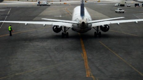 Самолет за Бейрут е кацнал принудително в София