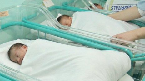 Акушери описват реалната картина: Деца раждат деца