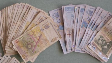 Баба "освободи" колет срещу 3 бона