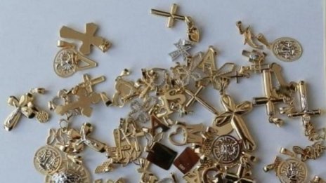 От румънка конфискуваха златни бижута за 70 бона