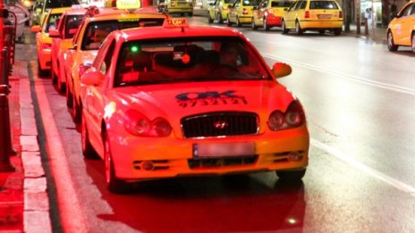 Такситата в София задържат цените, засега