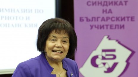 Експерти в МОН лобират за различните издателства 