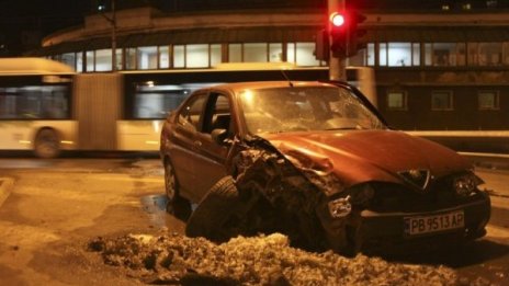 Самотната Алфа със собственици. Кой е последен?