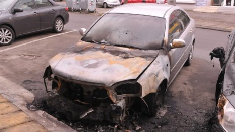 Запалиха колата на шефа на бургаския затвор