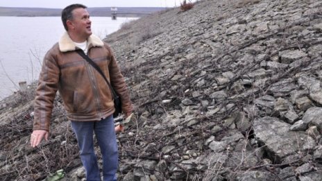 Селска чест: Кмет не ще да работи, иска секретарка