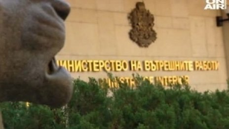 Чантаджии източват МВР – пенсии, заплати...