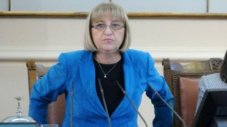 Драма: БСП тъгува по Борисов... Цачева нехае  