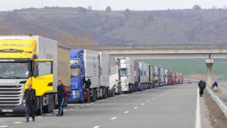 По ?150 на ден губят превозвачите заради блокадата